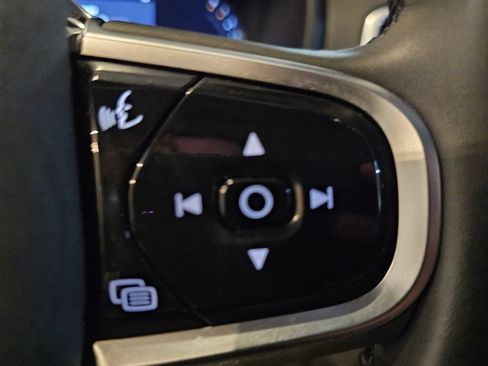 Certified 2025 Volvo XC90 B6 Plus w/ Protection Package Premier AWD/4WD image 19