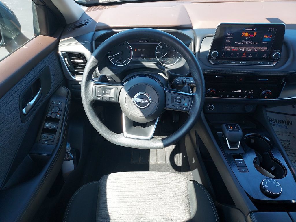 Used 2022 Nissan Rogue SV AWD/4WD image 16