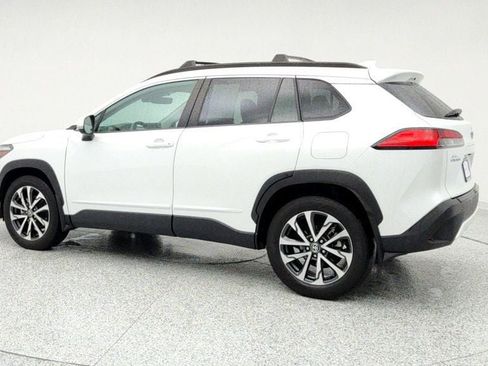 Used 2023 Toyota Corolla Cross XLE image 7