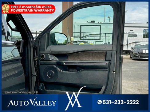 Used 2019 Ford Expedition Limited w/ Equipment Group 302A AWD/4WD image 18