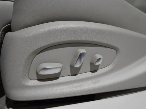 Used 2013 Cadillac XTS Luxury w/ Driver Awareness Package FWD image 12