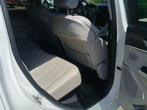 Used 2023 Jeep Grand Cherokee Overland w/ Luxury Tech Group IV AWD/4WD image 16