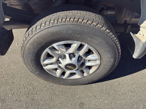 Used 2025 Chevrolet Silverado 2500 LT w/ Convenience Package image 6