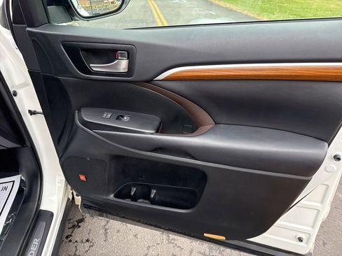 Used 2019 Toyota Highlander Limited image 13