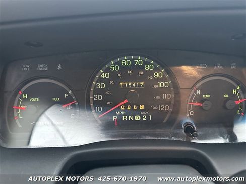 Used 2004 Ford Crown Victoria LX RWD image 19