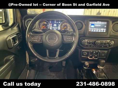 Used 2022 Jeep Gladiator Sport AWD/4WD image 17