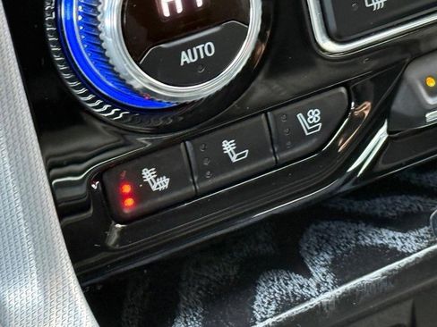 Used 2023 GMC Yukon XL Denali image 30