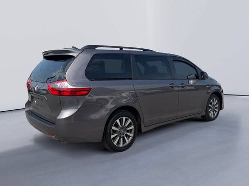 Used 2020 Toyota Sienna LE AWD/4WD image 3