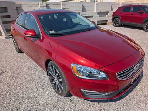 Used 2017 Volvo S60 T5 Inscription image 1