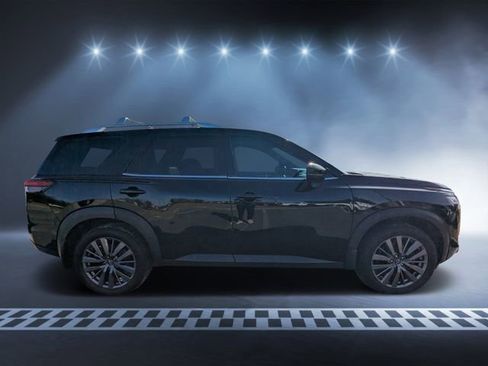 Used 2022 Nissan Pathfinder SL w/ SL Premium Package image 2