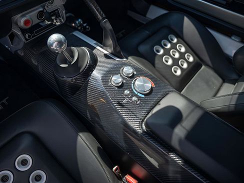 Used 2006 Ford GT RWD image 32