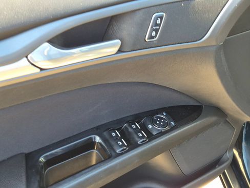 Used 2014 Ford Fusion SE FWD image 9