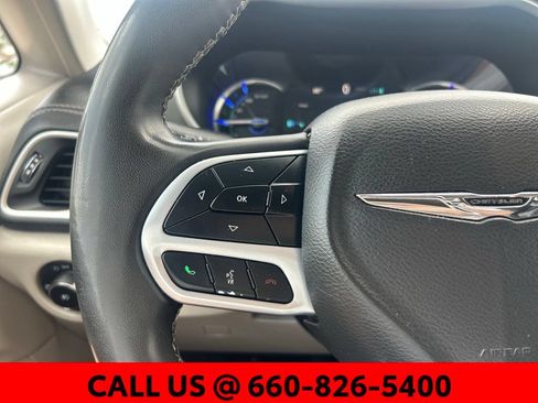 Used 2022 Chrysler Pacifica Touring-L FWD image 20