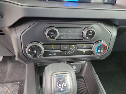New 2026 Ford Bronco 4-Door AWD/4WD image 15