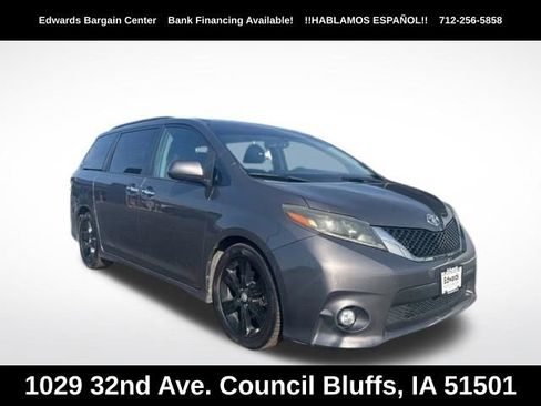Used 2015 Toyota Sienna SE FWD image 1