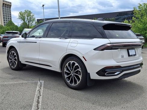 Certified 2025 Lincoln Nautilus Reserve AWD/4WD image 4