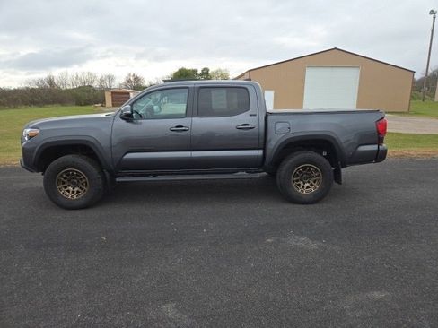 Used 2023 Toyota Tacoma 4x4 Double Cab image 3