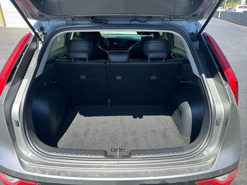 Used 2023 Kia Niro EX Touring FWD image 6
