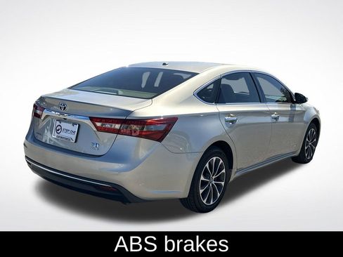 Used 2018 Toyota Avalon XLE Premium image 7