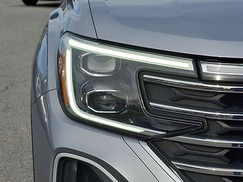 Used 2024 Volkswagen Atlas SE image 9