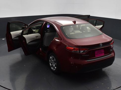 Used 2025 Toyota Corolla LE image 19