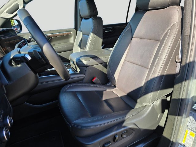 Used 2025 Chevrolet Suburban Z71 AWD/4WD image 24
