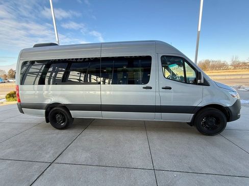 Used 2024 Mercedes-Benz Sprinter 2500 image 4