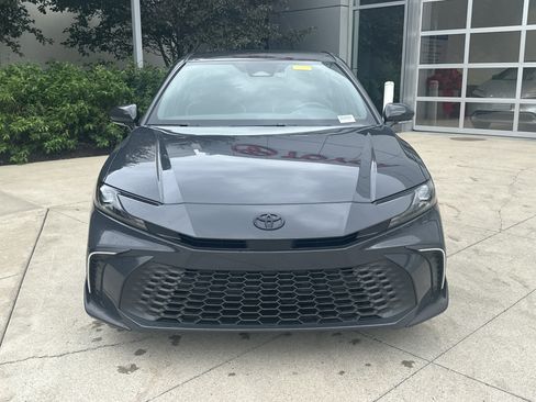 Used 2025 Toyota Camry SE w/ Convenience Package FWD image 5