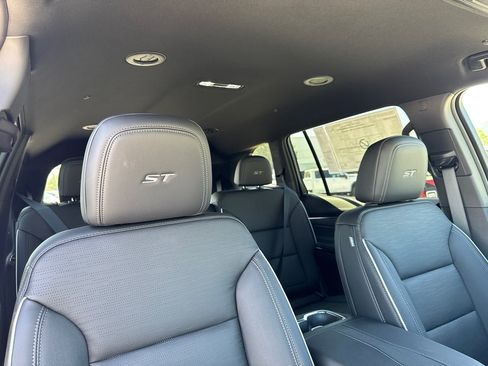 Used 2026 Buick Enclave Sport Touring w/ LPO, Floor Liner Package FWD image 17