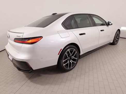 Used 2025 BMW 740i xDrive w/ Executive Package AWD/4WD image 14