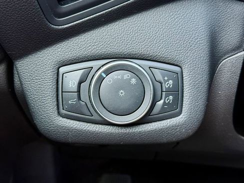 Used 2019 Ford Escape SE image 25