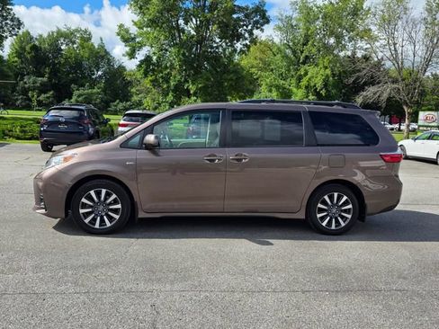 Used 2018 Toyota Sienna LE AWD/4WD image 5