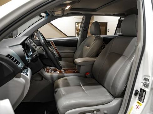 Used 2013 Toyota Highlander Limited FWD image 35