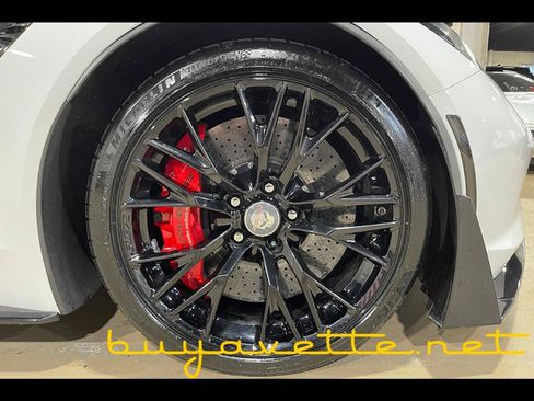 Used 2016 Chevrolet Corvette Z06 w/ 3LZ Preferred Equipment Group RWD image 18