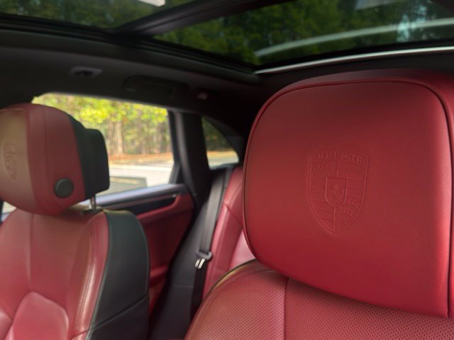 Used 2023 Porsche Macan AWD/4WD image 33