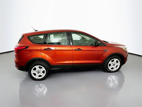 Used 2019 Ford Escape S image 8