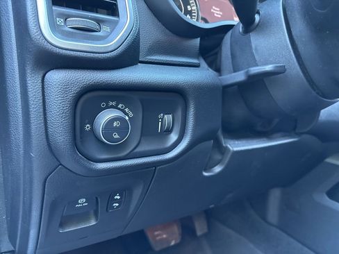 Used 2020 RAM 1500 Big Horn AWD/4WD image 12