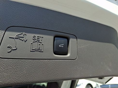 Certified 2024 Lincoln Corsair Grand Touring AWD/4WD image 29