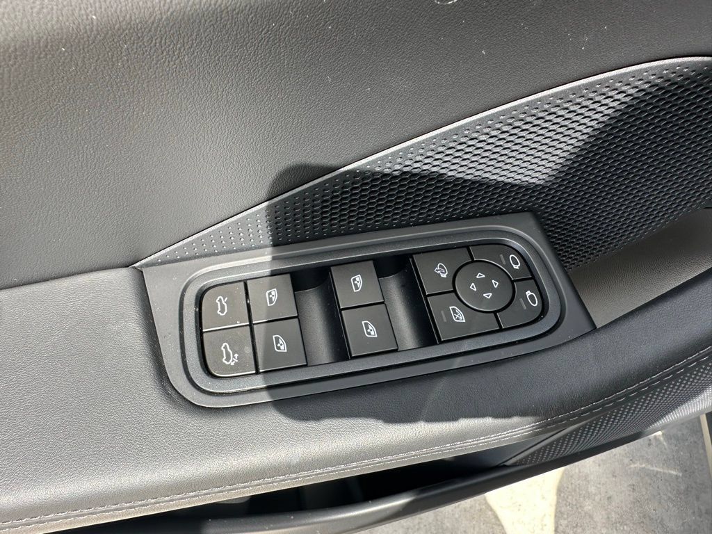 Used 2026 Porsche Macan Electric RWD image 21
