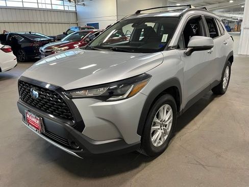 Used 2022 Toyota Corolla Cross LE w/ Moonroof Package AWD/4WD image 7