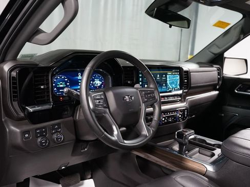 Used 2024 Chevrolet Silverado 1500 LT Trail Boss w/ Convenience Package II AWD/4WD image 12