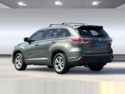 Used 2015 Toyota Highlander XLE image 3