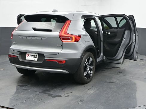 Used 2025 Volvo XC40 B5 Core image 50