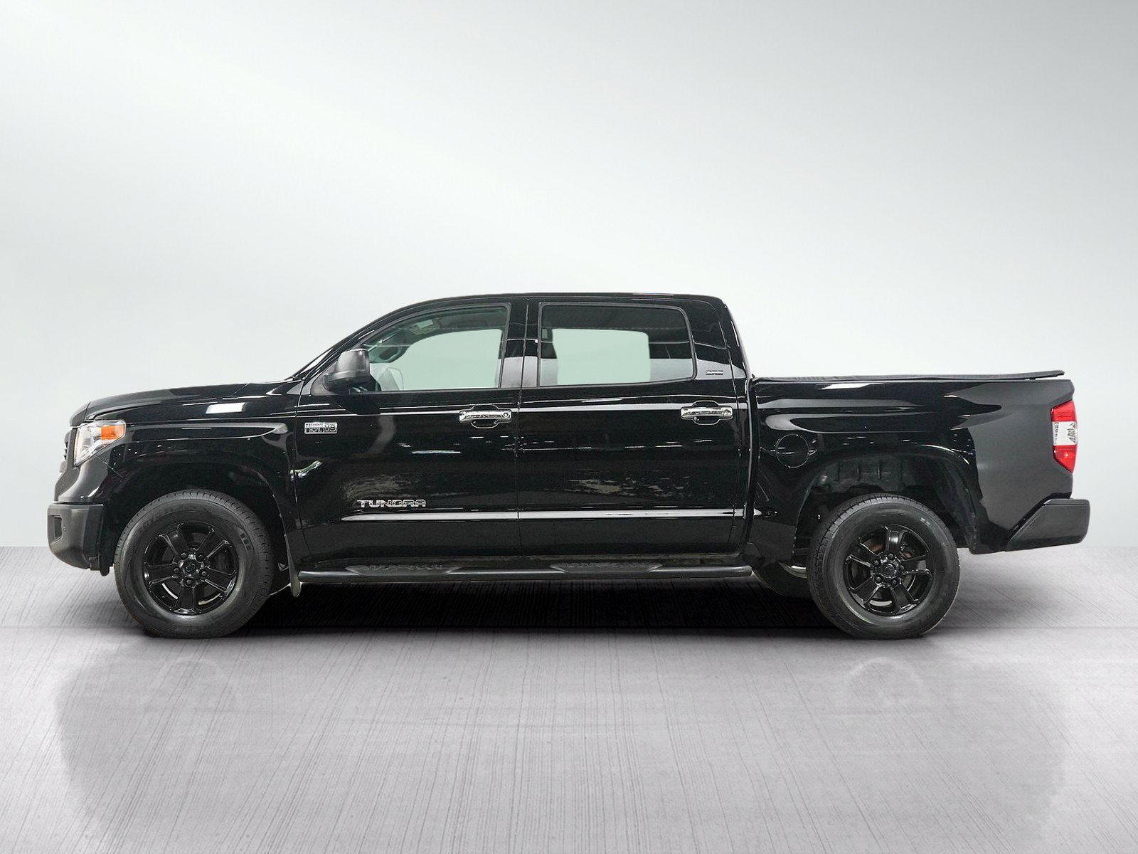 Used 2015 Toyota Tundra SR5 w/ SR5 Upgrade Package AWD/4WD image 2