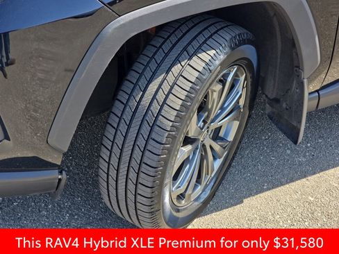 Used 2022 Toyota RAV4 XLE Premium image 41