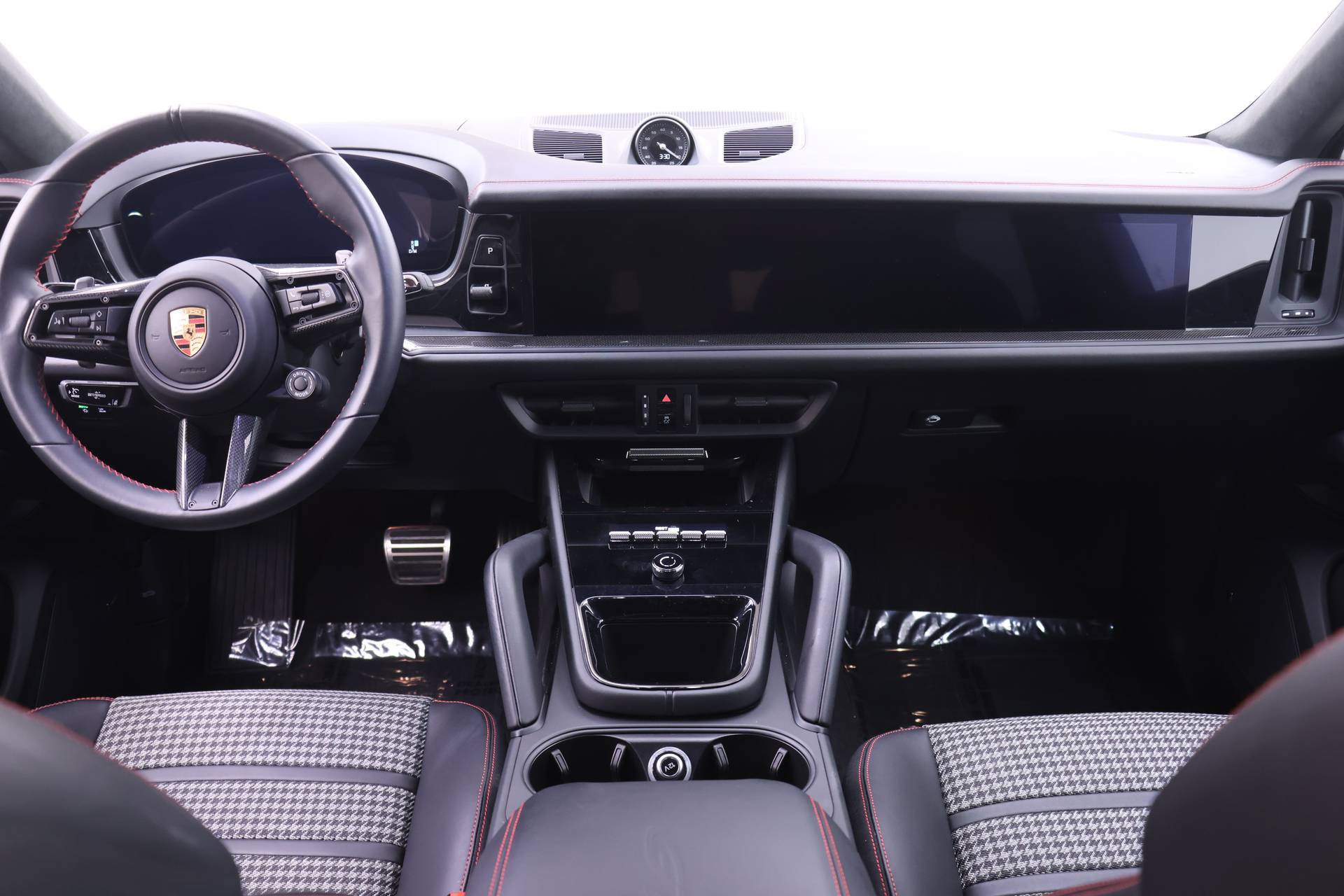 Certified 2025 Porsche Cayenne GTS AWD/4WD image 19