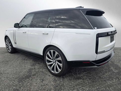 Used 2023 Land Rover Range Rover Autobiography image 3