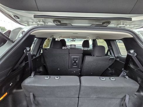 Used 2024 Mitsubishi Outlander ES FWD image 12