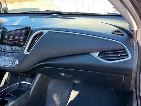 Used 2022 Chevrolet Malibu LT FWD image 13