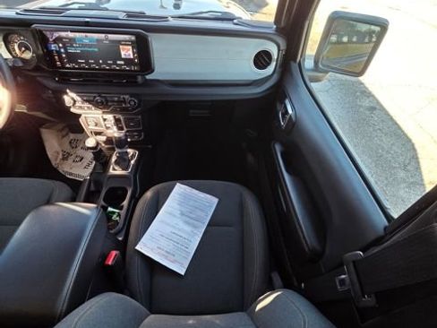 Used 2024 Jeep Wrangler Sahara image 9